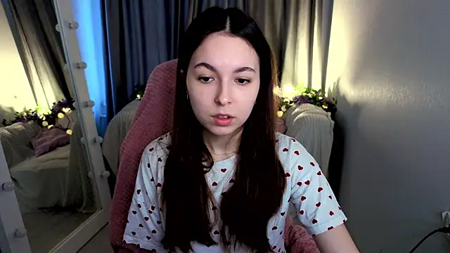 BellaThery online show from 5, 4, 2026