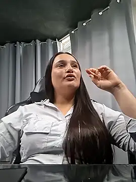 Roxana ass online show from 25, 2, 2026