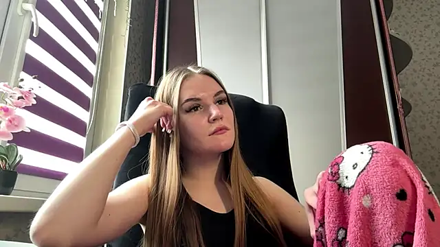 Snapshot of TinyTifa chatting on 23, 2, 2026 TinyTifa online show from 23, 2, 2026