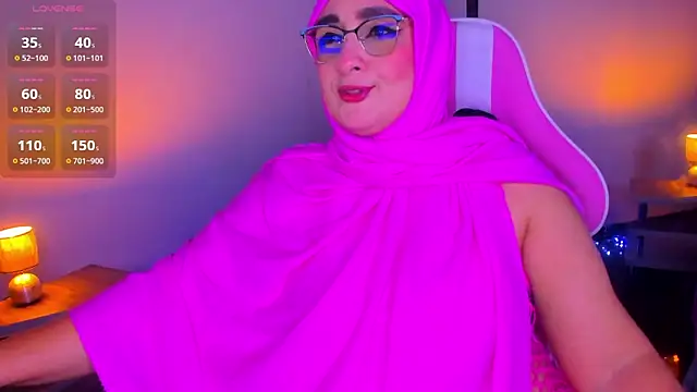 HijabiMilff online show from 14, 4, 2026