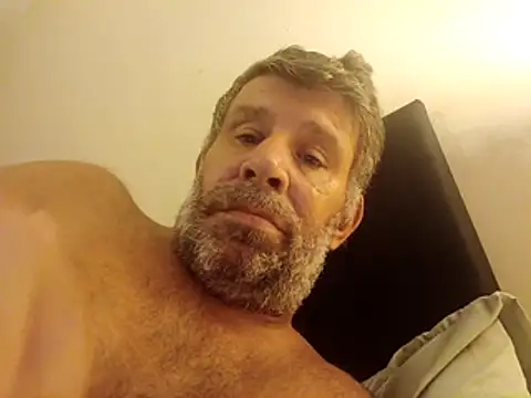 Snapshot of stud2512 chatting on 4, 7, 2026 stud2512 online show from 4, 7, 2026