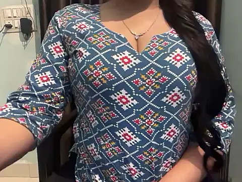 Avneet kaurr1 online show from 10, 4, 2026