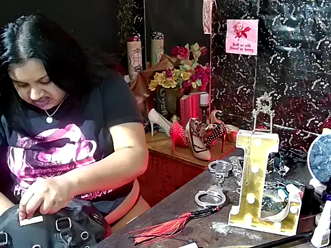 Snapshot of MistressMileenaMiami chatting on 13, 7, 2026 MistressMileenaMiami online show from 13, 7, 2026