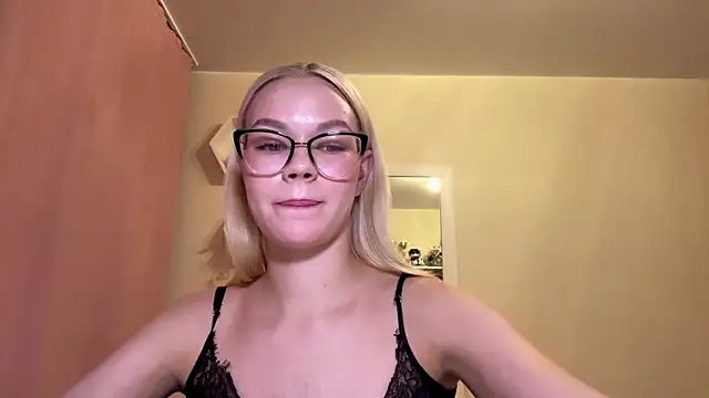MiaCashe online show from 7, 7, 2026