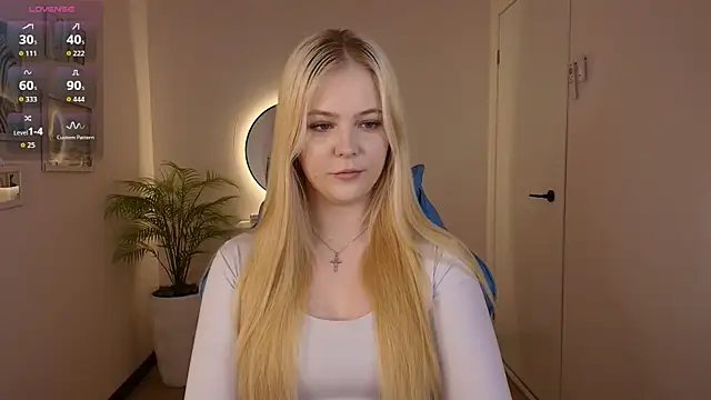 Elle Funning online show from 28, 2, 2026