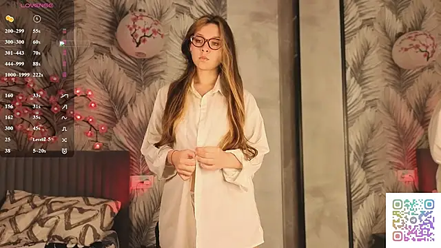 Snapshot of HinaVibe chatting on 10, 5, 2026 HinaVibe online show from 10, 5, 2026