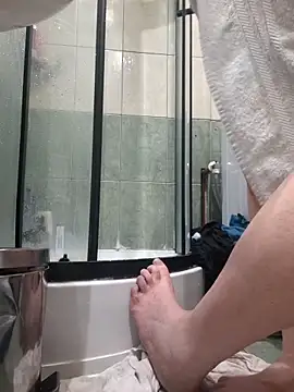 milffa online show from 15, 4, 2026