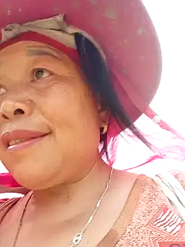 heesuu11 online show from 15, 4, 2026