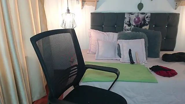 Emma hassani online show from 7, 4, 2026