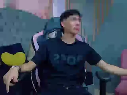 Snapshot of AronTawers chatting on 25, 2, 2026 AronTawers online show from 25, 2, 2026