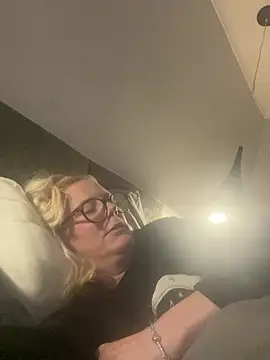 Snapshot of Amelie_BlondeXX chatting on 2, 3, 2026 Amelie BlondeXX online show from 2, 3, 2026