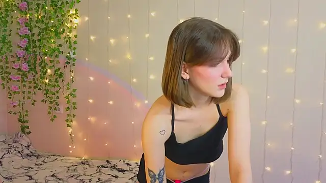PeachyWhisper online show from 3, 5, 2026