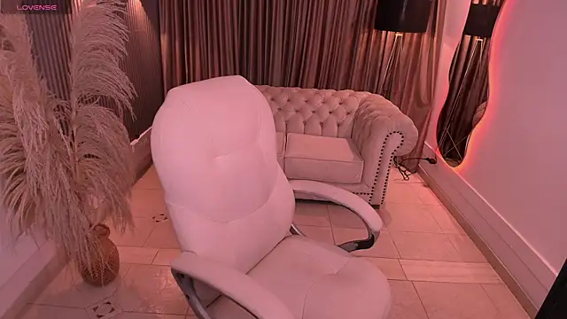 ANGIE-SMITH online show from 13, 4, 2026