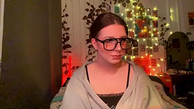 Snapshot of moonvampiq chatting on 24, 2, 2026 moonvampiq online show from 24, 2, 2026