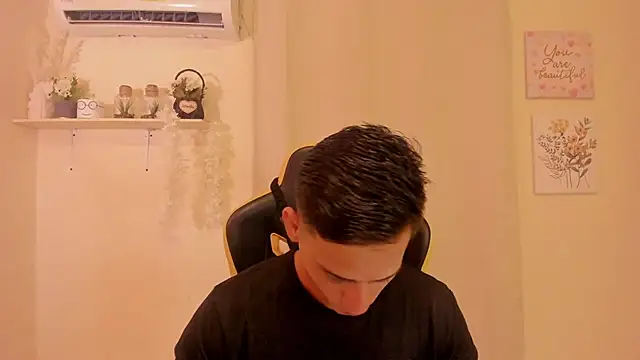 Snapshot of sexy_andres01 chatting on 13, 3, 2026 sexy andres01 online show from 13, 3, 2026