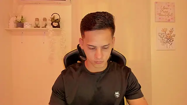 Snapshot of sexy_andres01 chatting on 15, 3, 2026 sexy andres01 online show from 15, 3, 2026