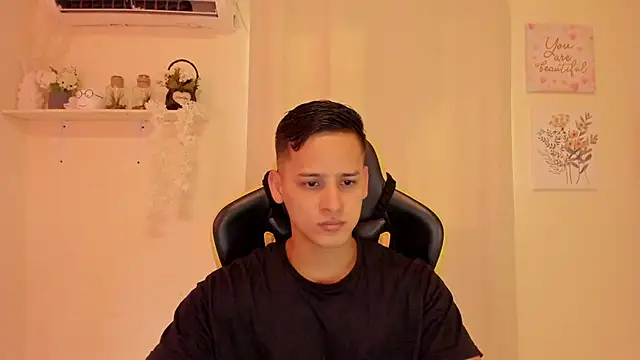 Snapshot of sexy_andres01 chatting on 21, 3, 2026 sexy andres01 online show from 21, 3, 2026