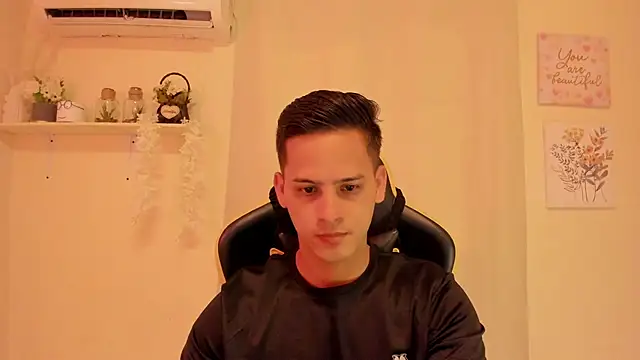 Snapshot of sexy_andres01 chatting on 11, 4, 2026 sexy andres01 online show from 11, 4, 2026