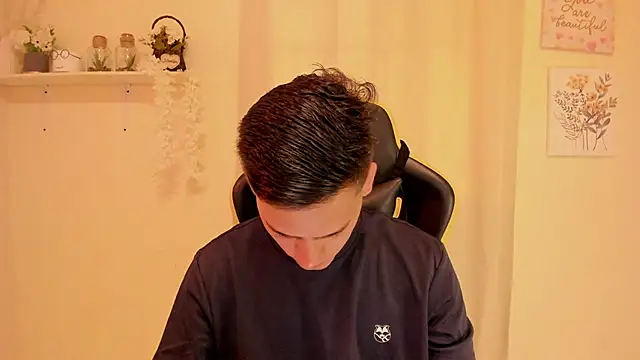 Snapshot of sexy_andres01 chatting on 16, 4, 2026 sexy andres01 online show from 16, 4, 2026