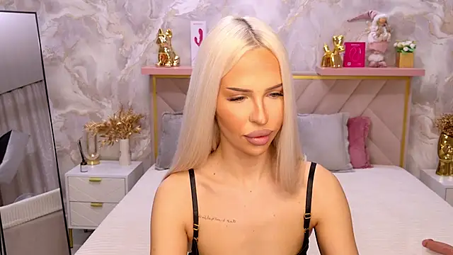 Snapshot of EvaXElfi chatting on 13, 4, 2026 EvaXElfi online show from 13, 4, 2026