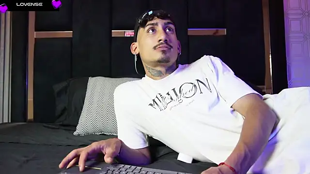 Snapshot of Dark_Eros_ chatting on 9, 4, 2026 Dark Eros online show from 9, 4, 2026