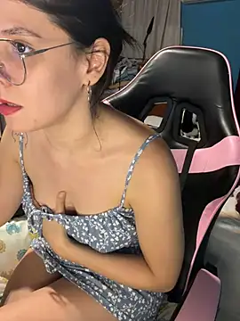 Snapshot of MysticKitty7 chatting on 4, 4, 2026 MysticKitty7 online show from 4, 4, 2026