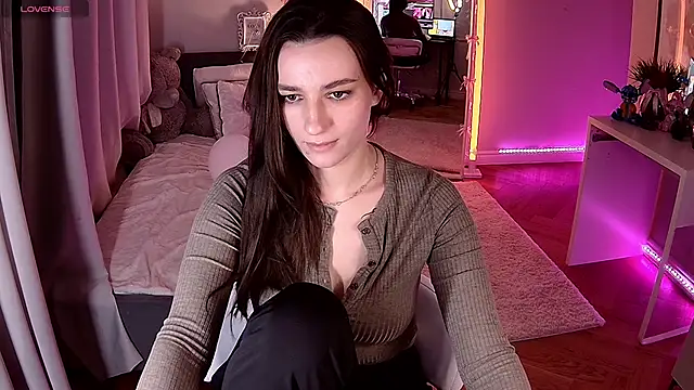 Vivian Wee online show from 1, 3, 2026