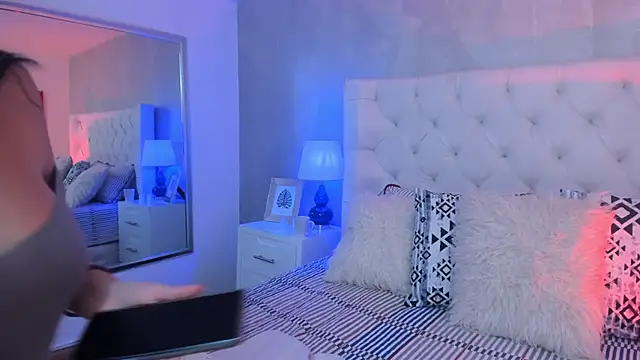 Ivi jones  online show from 2, 4, 2026