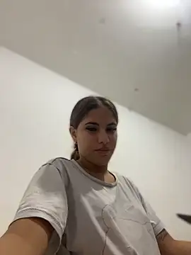 Snapshot of MiluRossee chatting on 5, 3, 2026 MiluRossee online show from 5, 3, 2026