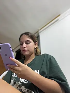 Snapshot of MiluRossee chatting on 22, 3, 2026 MiluRossee online show from 22, 3, 2026