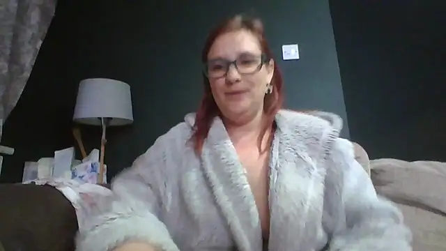 Curvy Clare online show from 4, 4, 2026