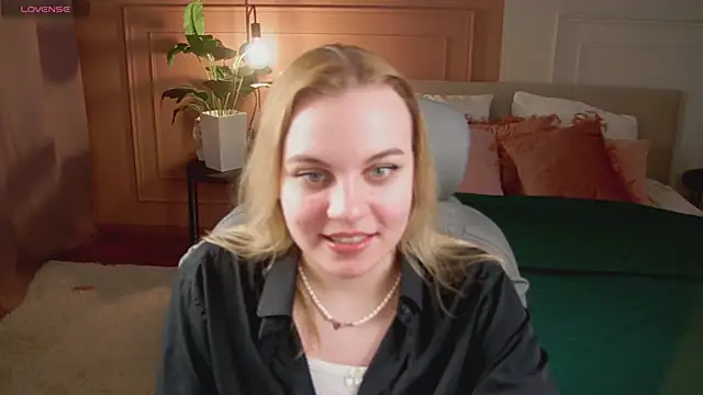 Glow Margo online show from 18, 4, 2026