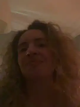 Snapshot of curlyirishgirl chatting on 25, 2, 2026 curlyirishgirl online show from 25, 2, 2026