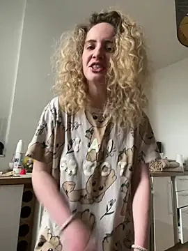 Snapshot of curlyirishgirl chatting on 26, 2, 2026 curlyirishgirl online show from 26, 2, 2026