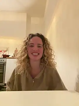 Snapshot of curlyirishgirl chatting on 1, 3, 2026 curlyirishgirl online show from 1, 3, 2026