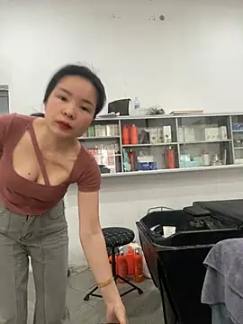 Ivy Trix2 online show from 18, 4, 2026