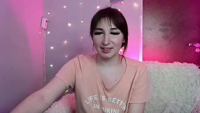 Snapshot of Birdie_Kiss chatting on 27, 5, 2026 Birdie Kiss online show from 27, 5, 2026