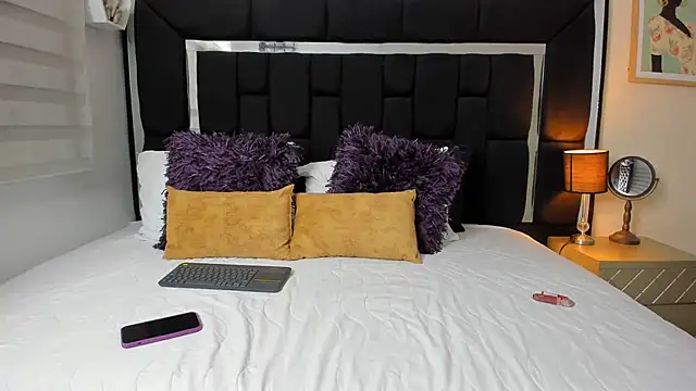 Tiana moon online show from 8, 4, 2026