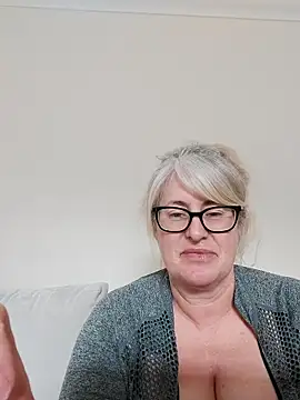 FlirtyFleur-x online show from 5, 4, 2026