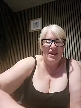 FlirtyFleur-x online show from 16, 5, 2026