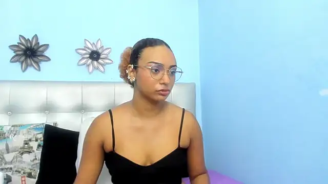 Snapshot of Saray_sexylove chatting on 18, 4, 2026 Saray sexylove online show from 18, 4, 2026