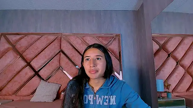 Snapshot of LilyRossi_ chatting on 24, 4, 2026 LilyRossi online show from 24, 4, 2026