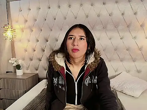 Snapshot of LilyRossi_ chatting on 9, 5, 2026 LilyRossi online show from 9, 5, 2026