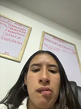Snapshot of LilyRossi_ chatting on 13, 5, 2026 LilyRossi online show from 13, 5, 2026