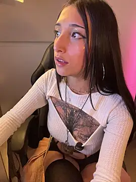 Snapshot of evabellee_ chatting on 17, 3, 2026 evabellee online show from 17, 3, 2026