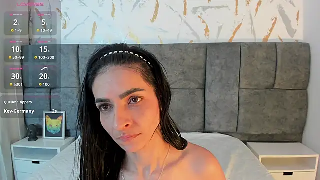 Snapshot of Samantha_Velle chatting on 24, 5, 2026 Samantha Velle online show from 24, 5, 2026
