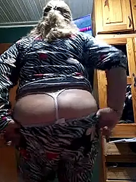 Snapshot of momismilf544 chatting on 8, 4, 2026 momismilf544 online show from 8, 4, 2026