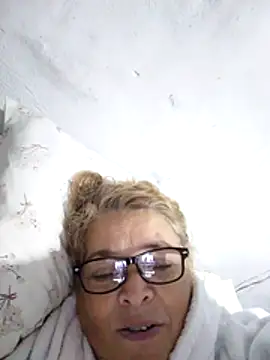 Snapshot of momismilf544 chatting on 11, 4, 2026 momismilf544 online show from 11, 4, 2026