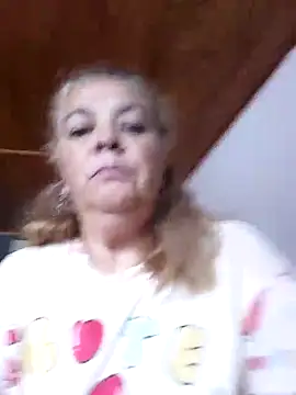 Snapshot of momismilf544 chatting on 17, 4, 2026 momismilf544 online show from 17, 4, 2026