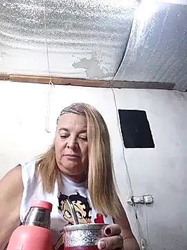 Snapshot of momismilf544 chatting on 19, 4, 2026 momismilf544 online show from 19, 4, 2026